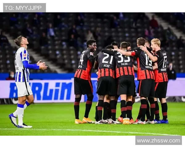 德甲焦点战阿森纳大胜热刺争议判罚引发全场热议