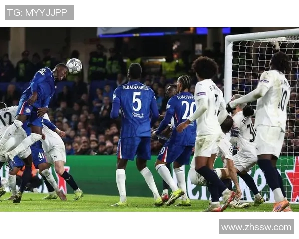 欧联杯激战那不勒斯与切尔西鏖战至平局补时瞬间引发全场狂欢 欧联杯激战那不勒斯与切尔西鏖战至平局补时瞬间引发全场狂欢